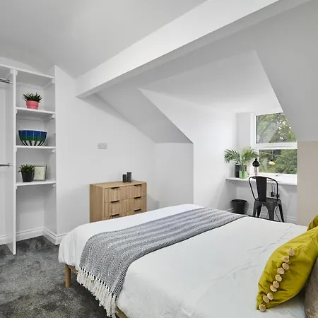 Cosy Leeds (West Yorkshire)